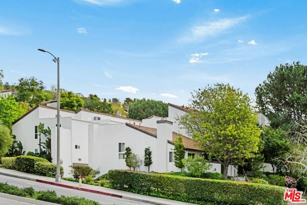 Property Photo: 1590 Palisades Drive CA 90272