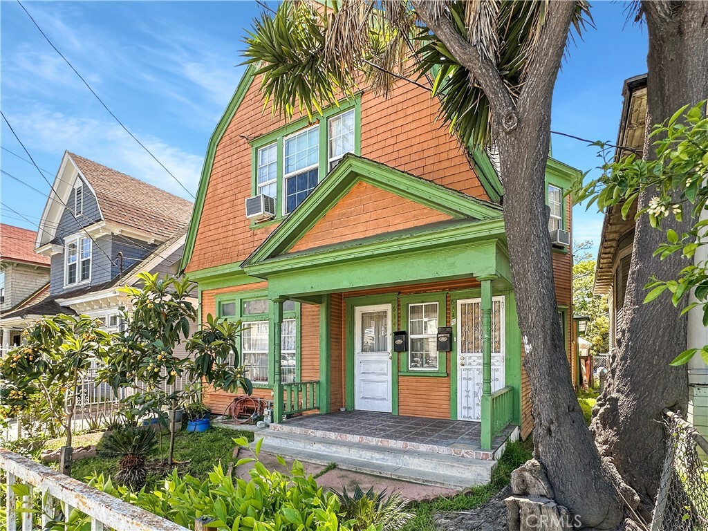 Property Photo: 614 E 21st Street CA 90011