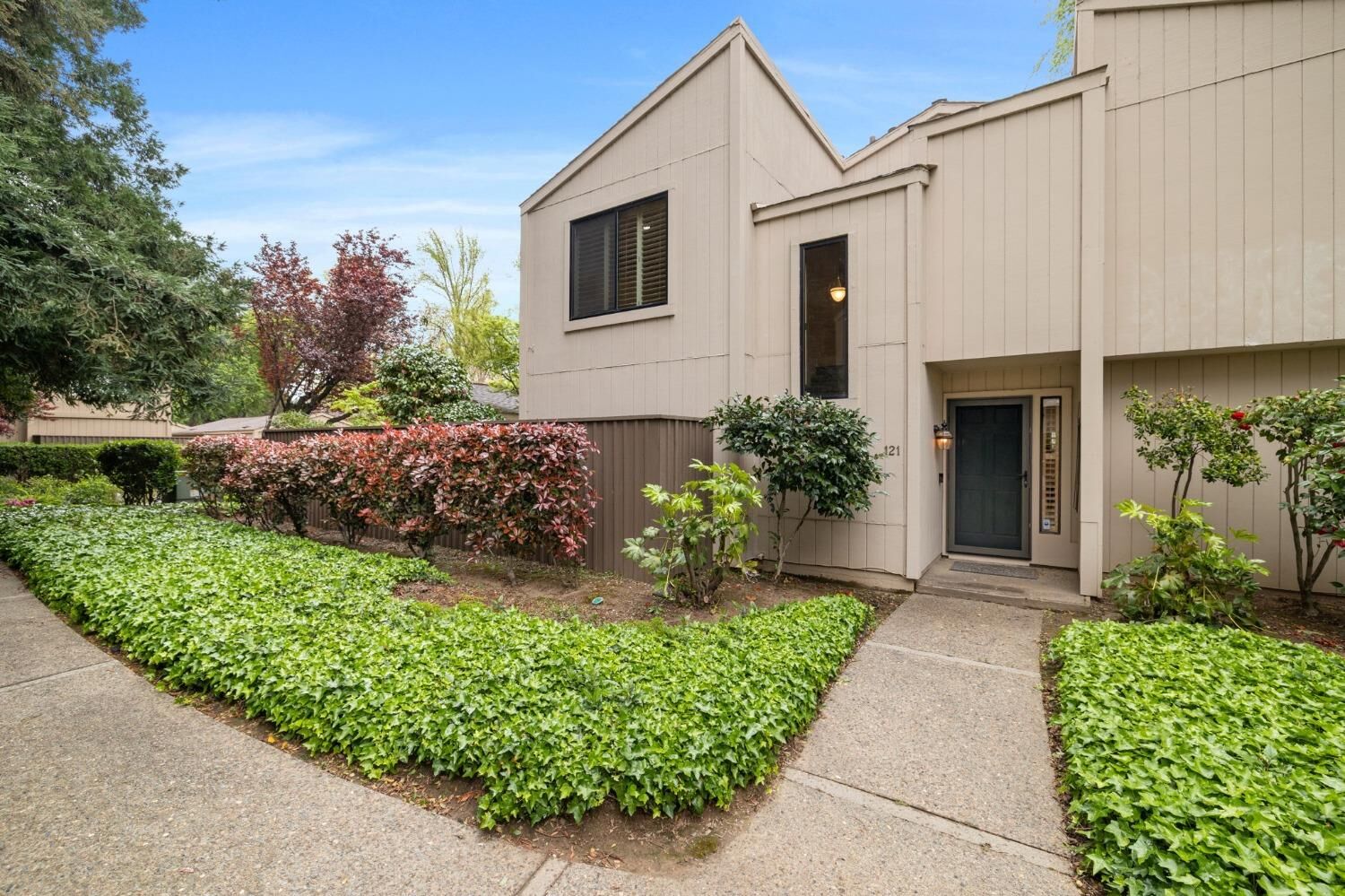 Property Photo: 121 Hartnell Place CA 95825
