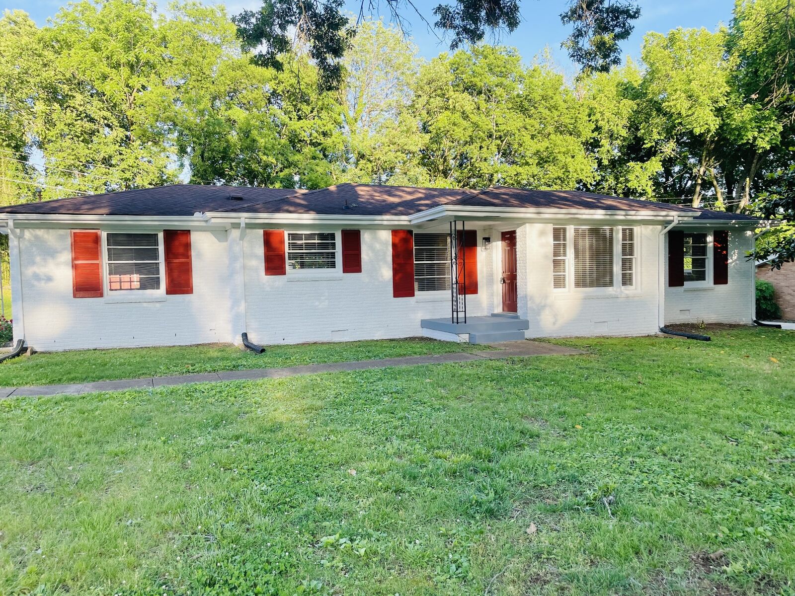 Property Photo: 435 Gaylewood Dr TN 37043