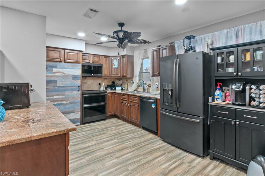Property Photo: 4421 Coronado Pkwy FL 33904