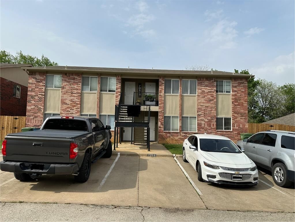 Property Photo: 729 Cain Street TX 75065