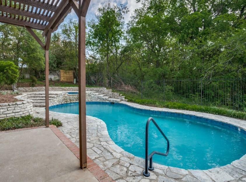 Property Photo: 4424 Riveridge Drive TX 76109