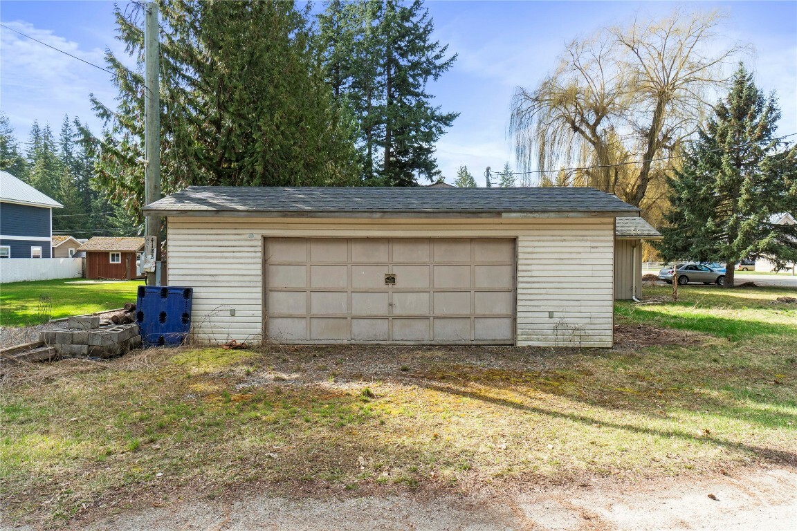 Property Photo: 4174 Ashe Crescent BC V0E 1M5