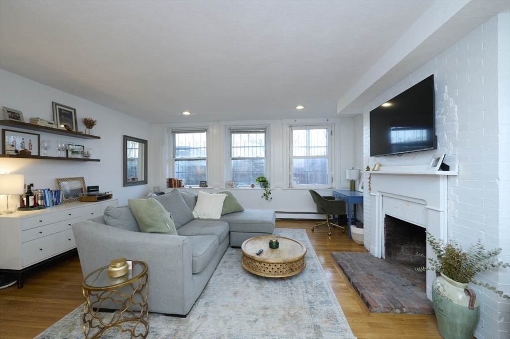 Property Photo: 462 Beacon St 2 MA 02115