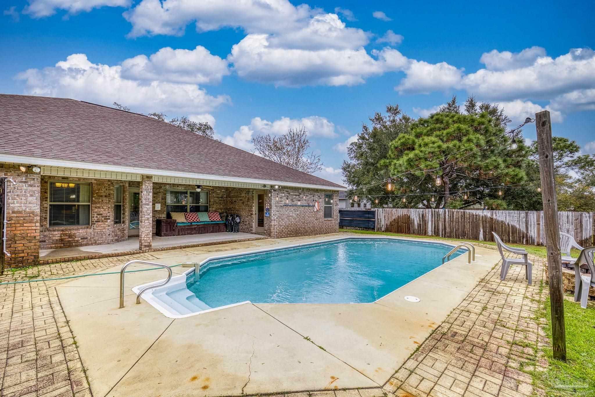 Property Photo: 2016 Anchor Dr FL 32566