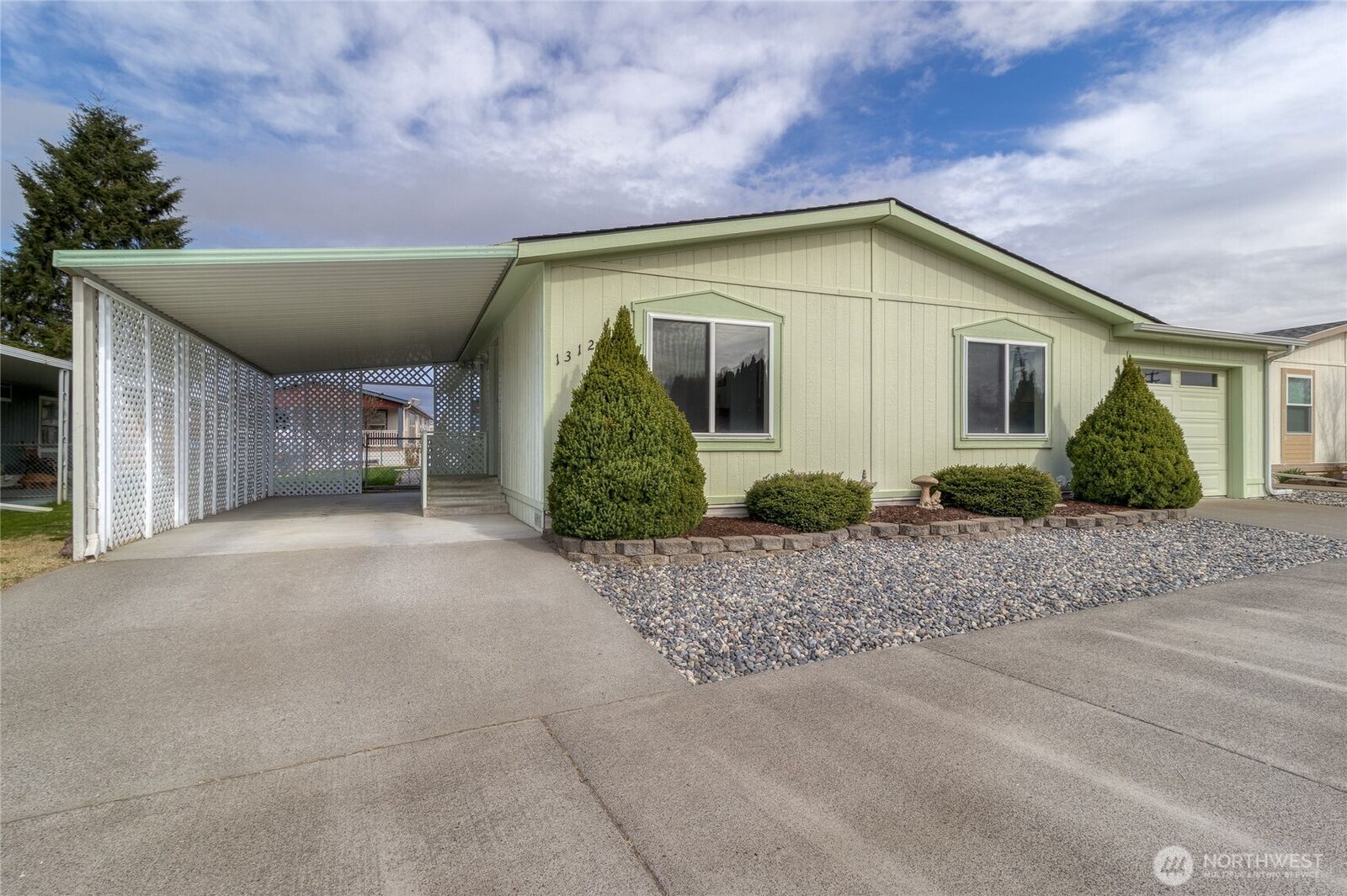 Property Photo:  1312  Rancho Villa Drive  WA 99362 