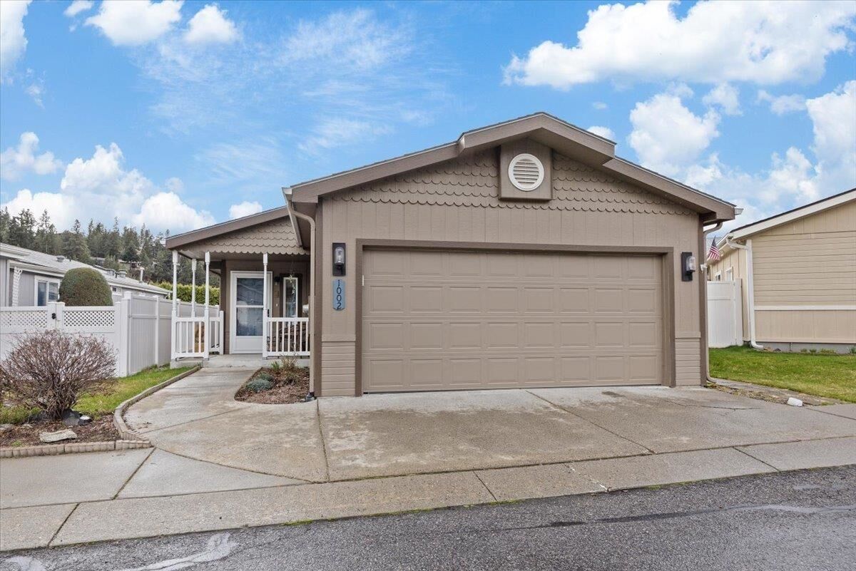Property Photo:  1002 W Sunny Creek Cir  WA 99224 