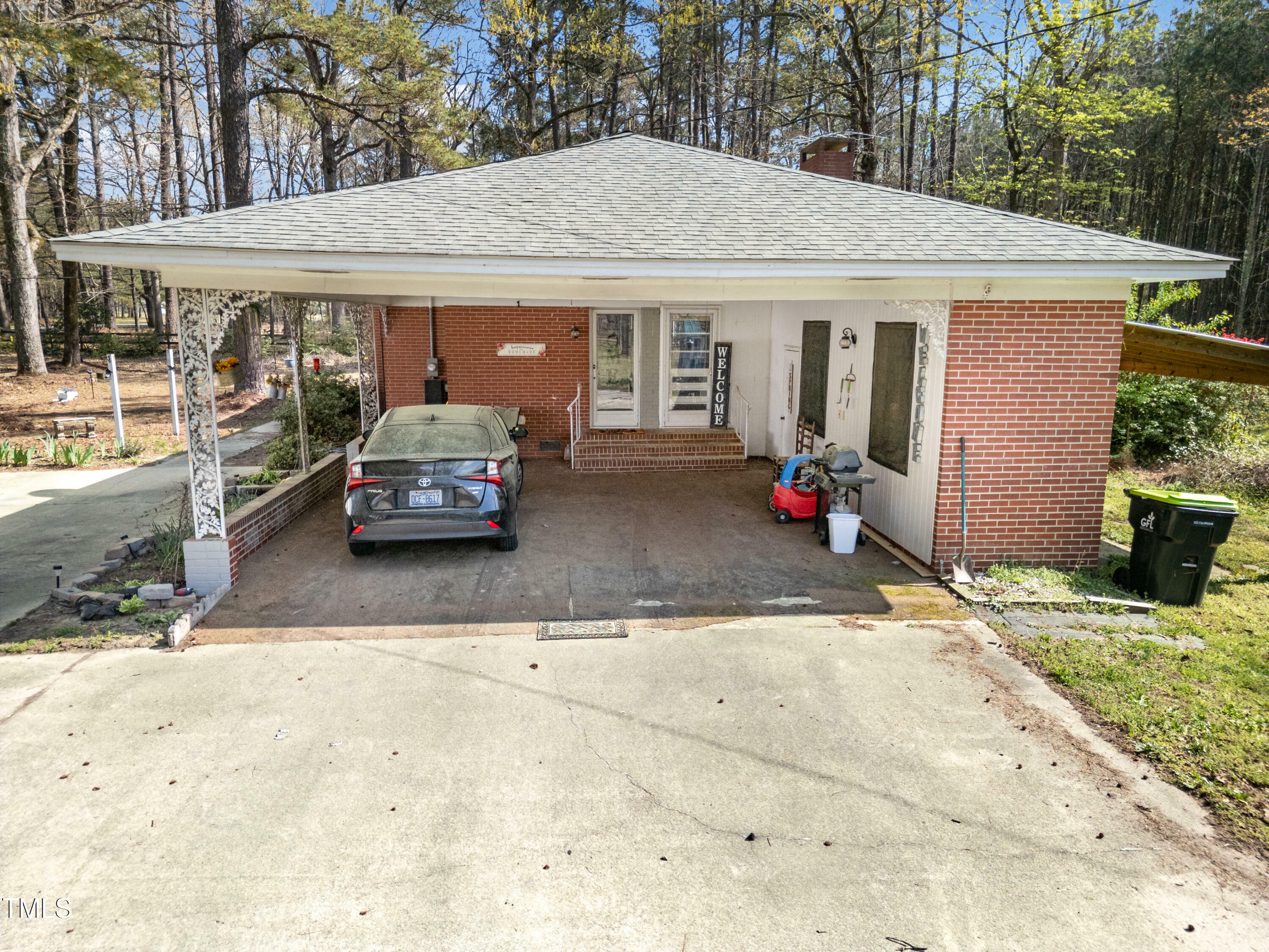 Property Photo: 906 Perry Road NC 27597