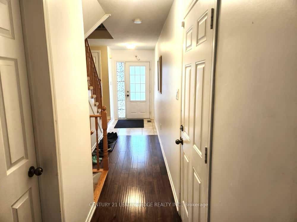 Photo de la propriété: 64 English Lane ON N3T 0G9
