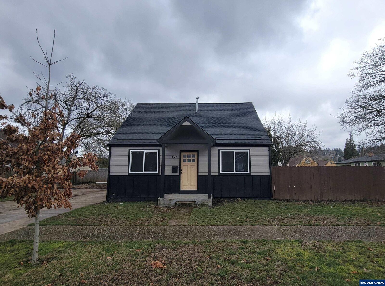 Property Photo:  475 McNary Av NW  OR 97304 