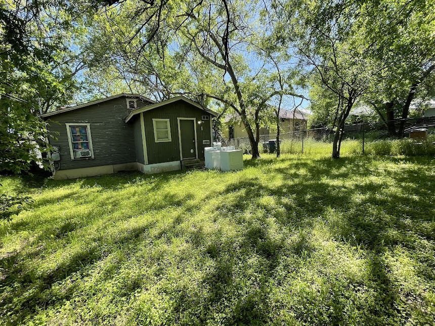 3208 E 16th Street  Austin TX 78721 photo