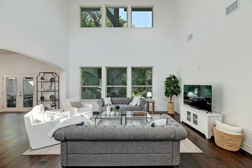 Property Photo: 2400 Winsted Lane TX 78703