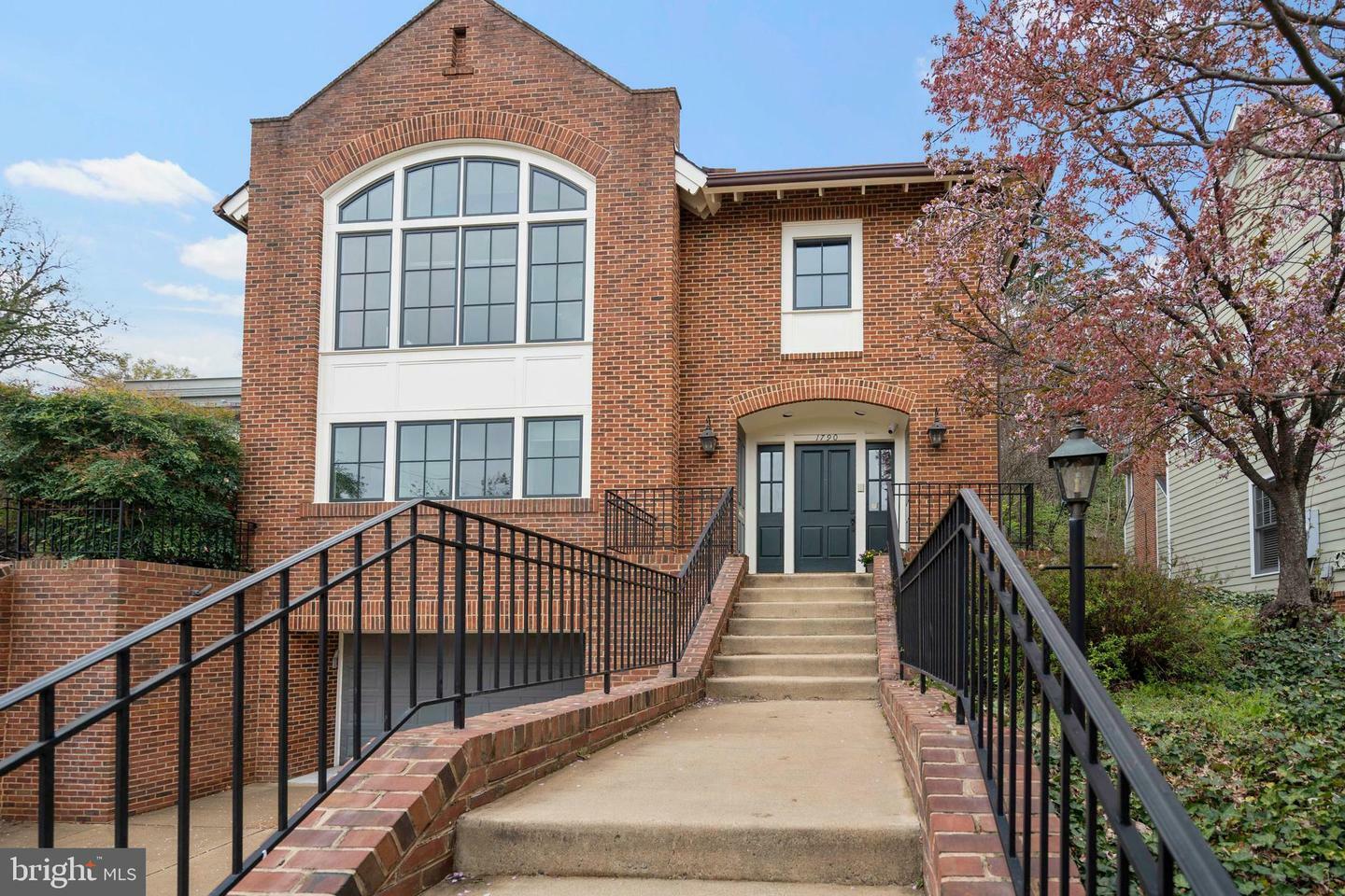 Property Photo: 1790 S Lynn Street VA 22202