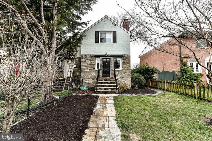 1013 Colonial Avenue  Alexandria VA 22314 photo