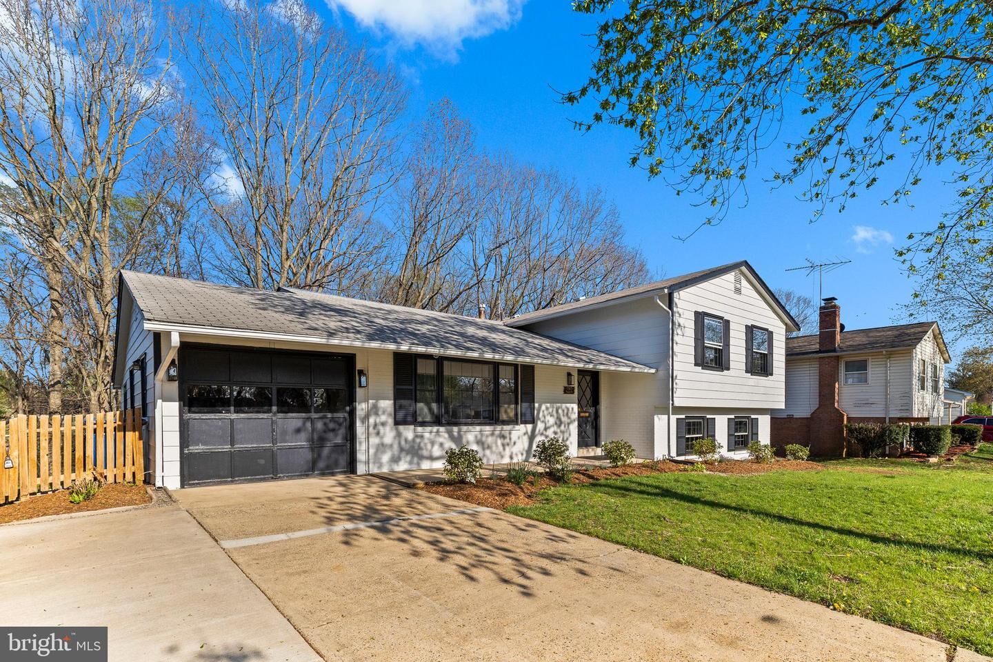 Property Photo: 7517 Todd Place VA 20109