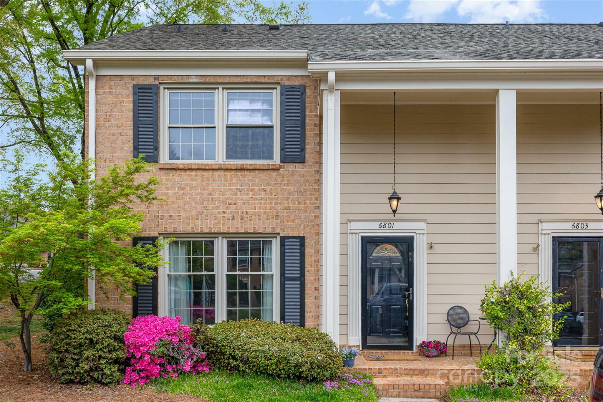 Property Photo: 6801 Dumbarton Drive NC 28210
