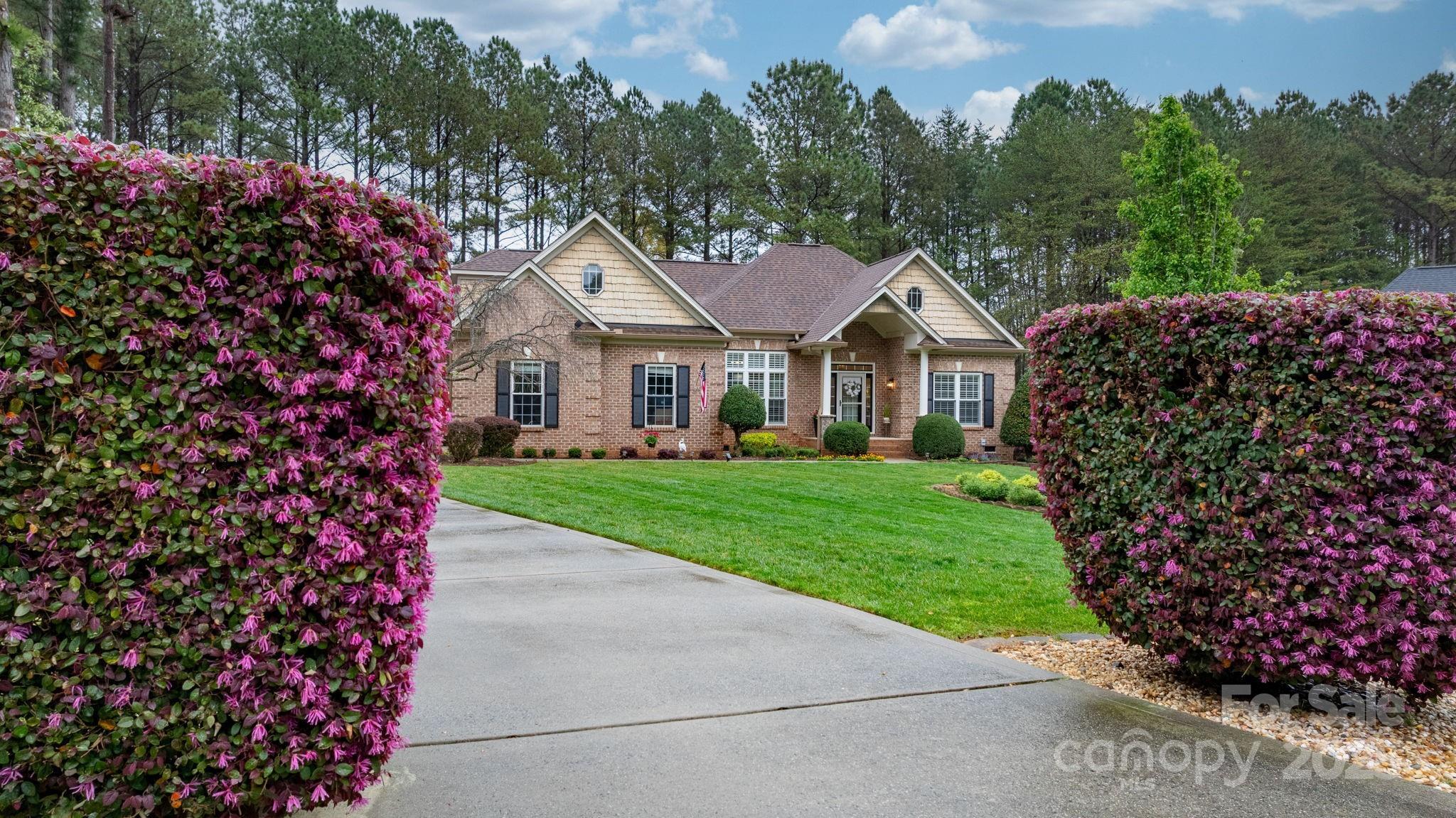 Property Photo: 7268 Kiskadee Drive NC 28037