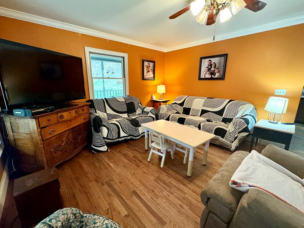 Property Photo: 906 Lykins Creek Road KY 41501