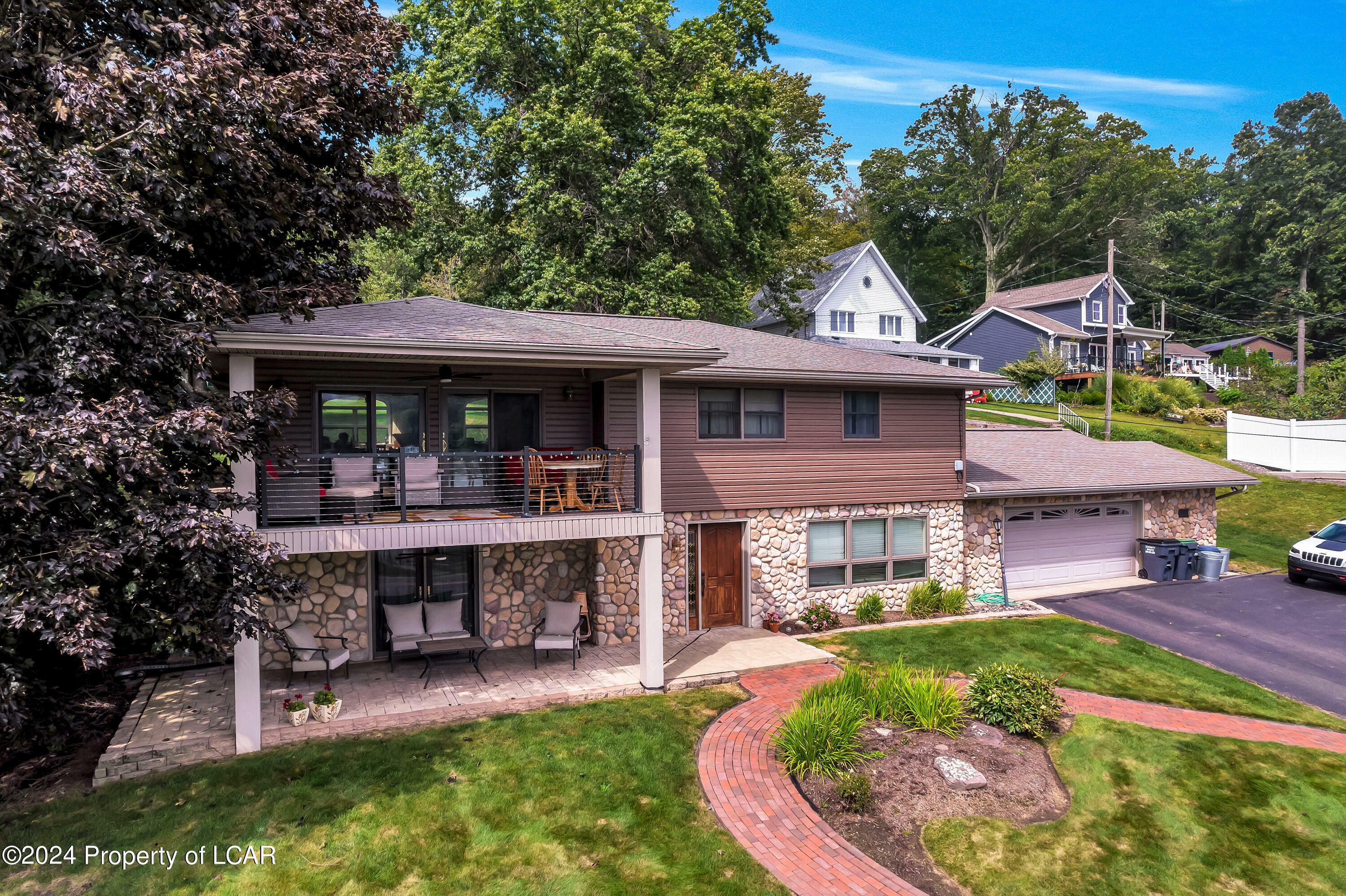Property Photo: 1569 Lakeside Drive PA 18618