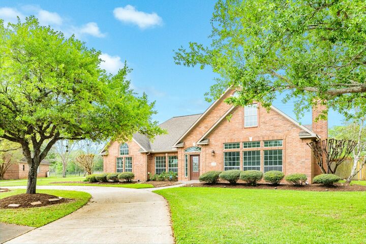 Property Photo:  1008 Mockingbird Lane  TX 77531 