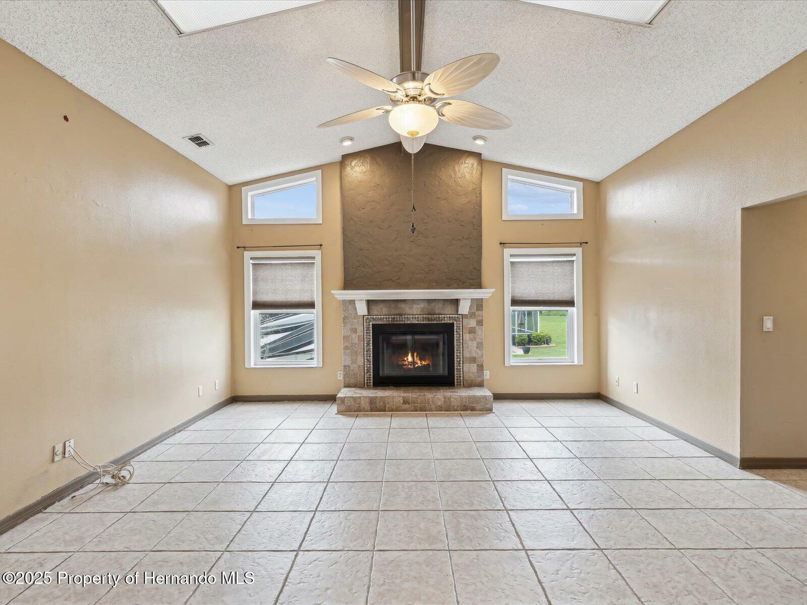 Property Photo: 5411 Joyner Avenue FL 34608