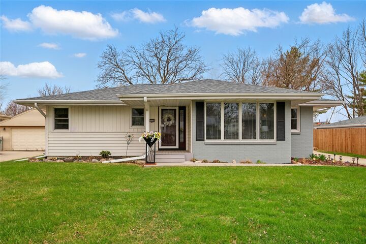 8824 Primrose Lane  Clive IA 50325 photo
