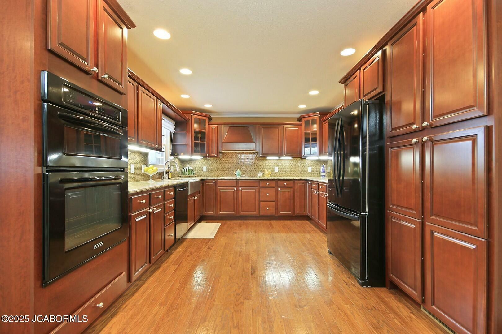 Property Photo: 1204 S Walnut Avenue MO 65281
