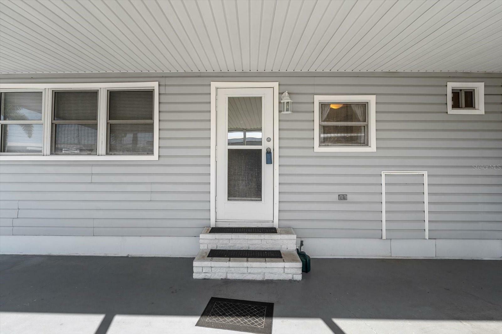 Property Photo: 2850 Trinidad Way FL 34221