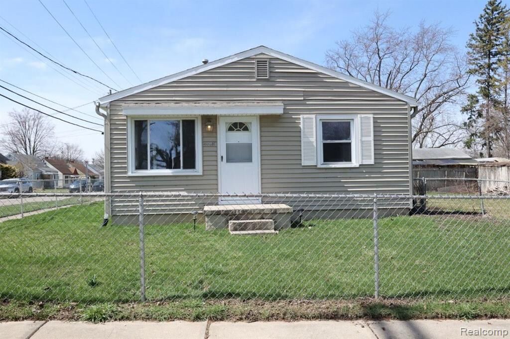Property Photo:  4618 Brunswick Avenue  MI 48507 2535 