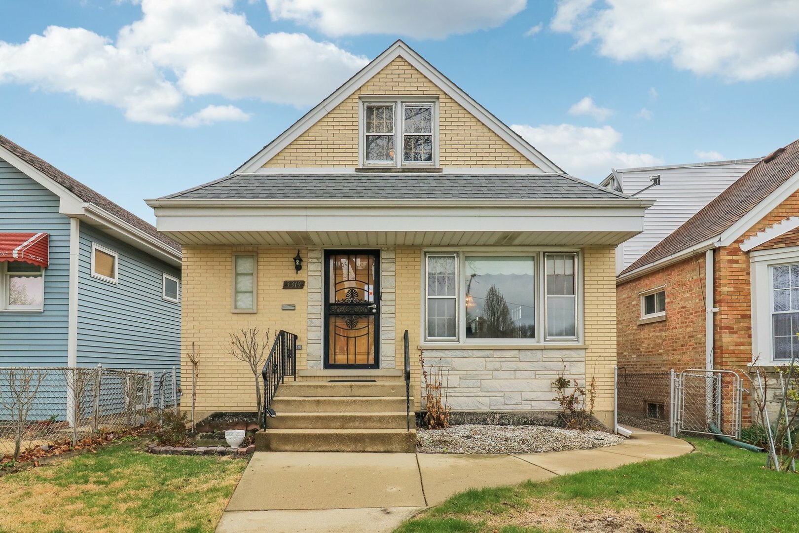 Property Photo: 3319 N Ozanam Avenue IL 60634