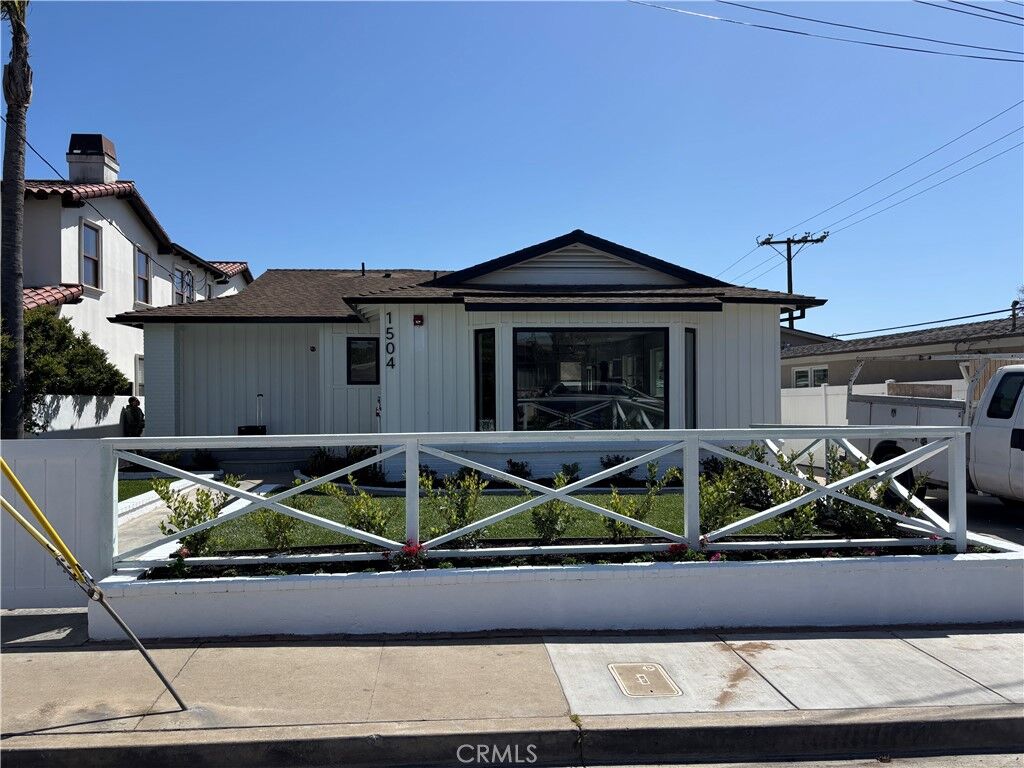 Property Photo: 1504 Mathews Avenue CA 90266