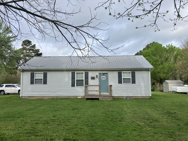 212 Cherry St  Ethridge TN 38456 photo