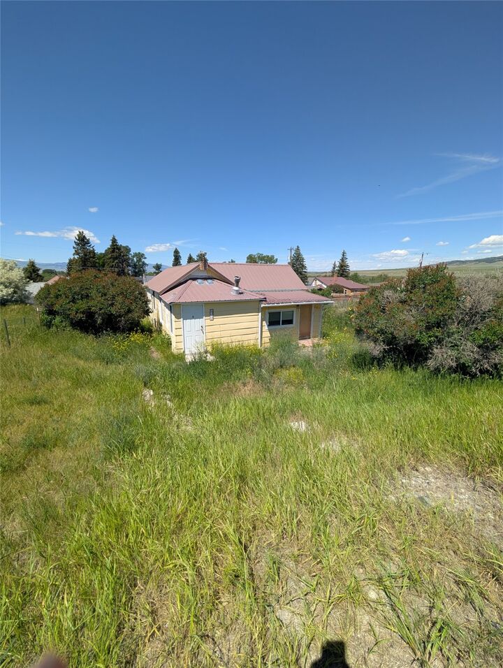 Property Photo:  405 First Avenue NE  MT 59645 