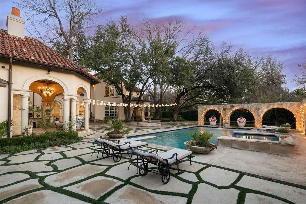 Property Photo: 7031 Turtle Creek Boulevard TX 75205