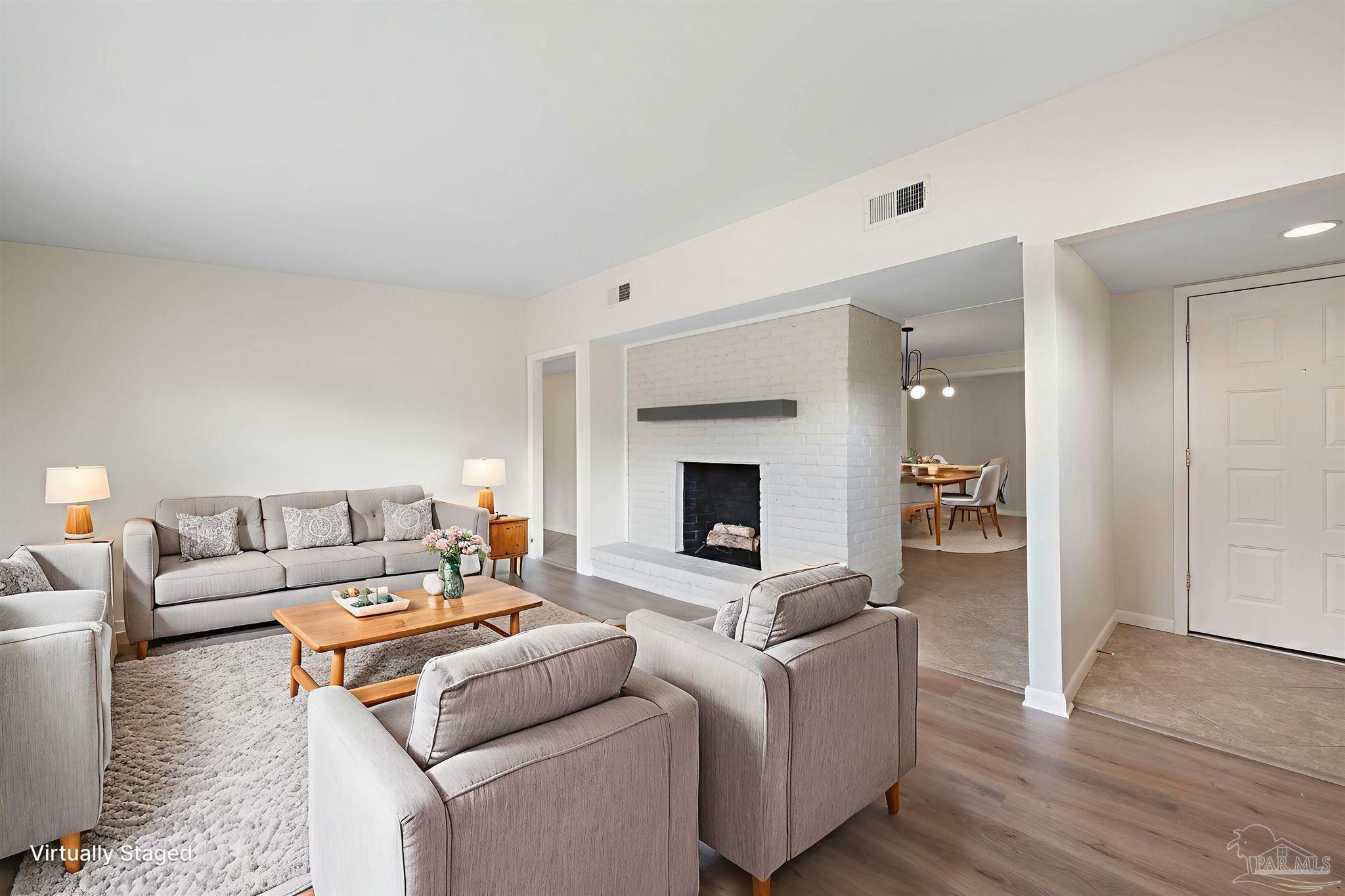 Property Photo: 3611 Dunwoody Dr FL 32503