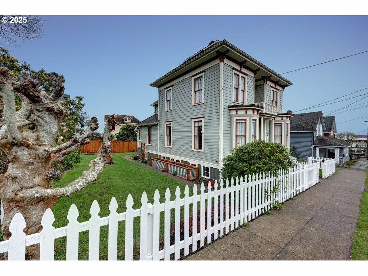 Property Photo: 369 37th St OR 97103