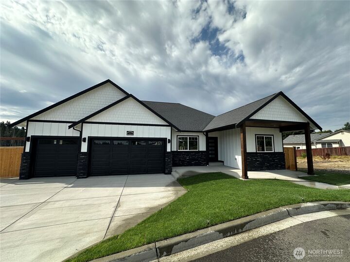 Property Photo:  719  Dennis Street SE  WA 98501 