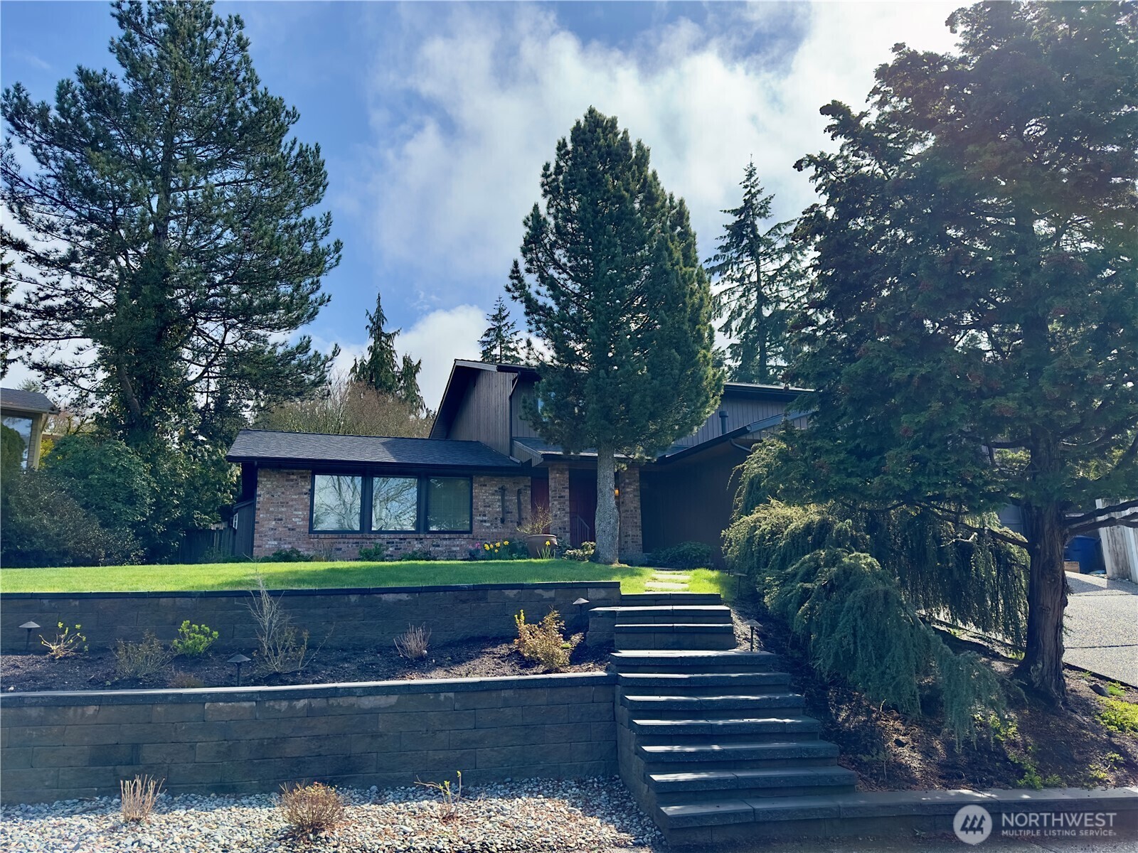 Property Photo:  20230  41st Place NE  WA 98155 