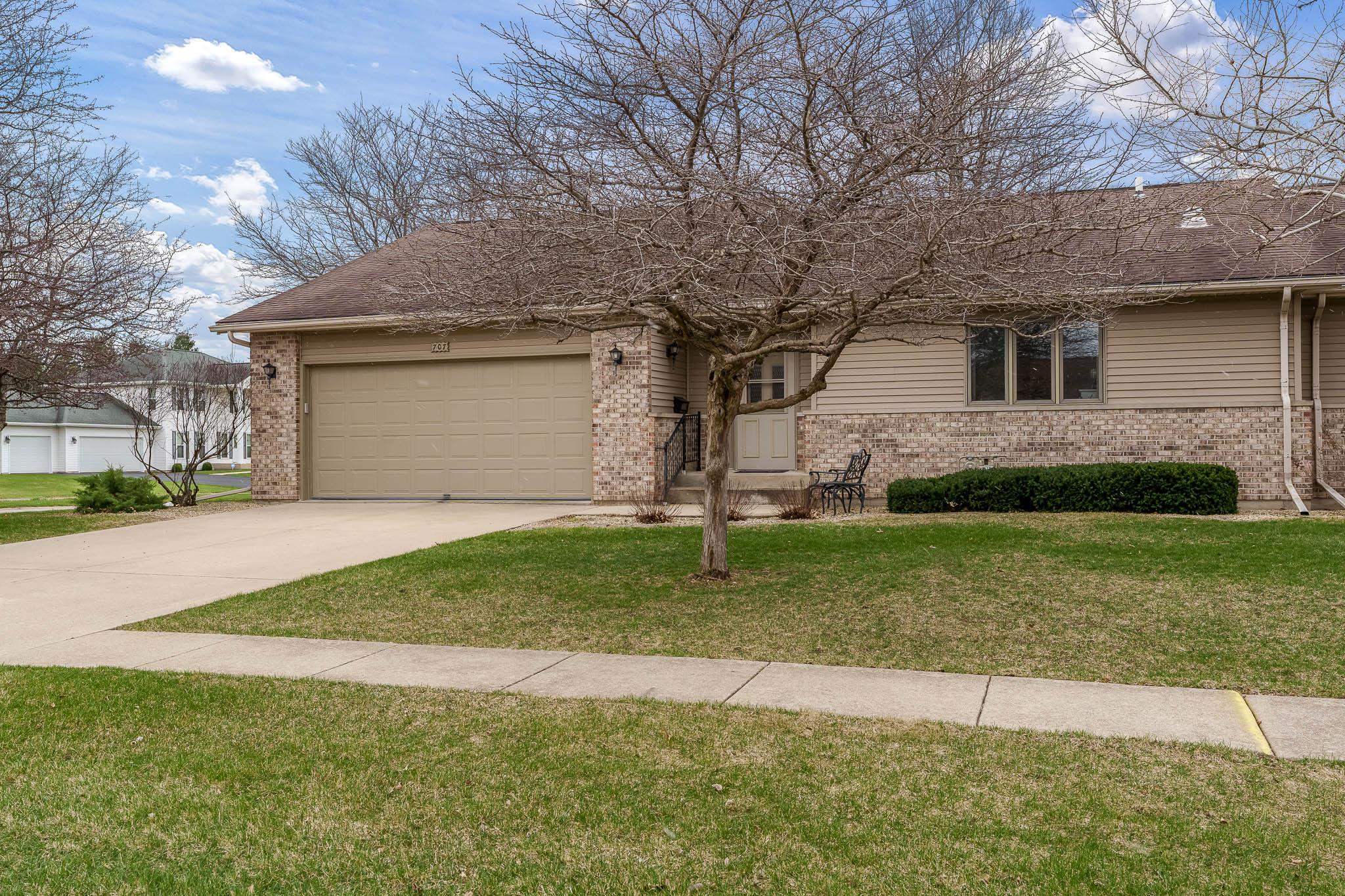 Property Photo: 707 Seminole Drive IL 61032