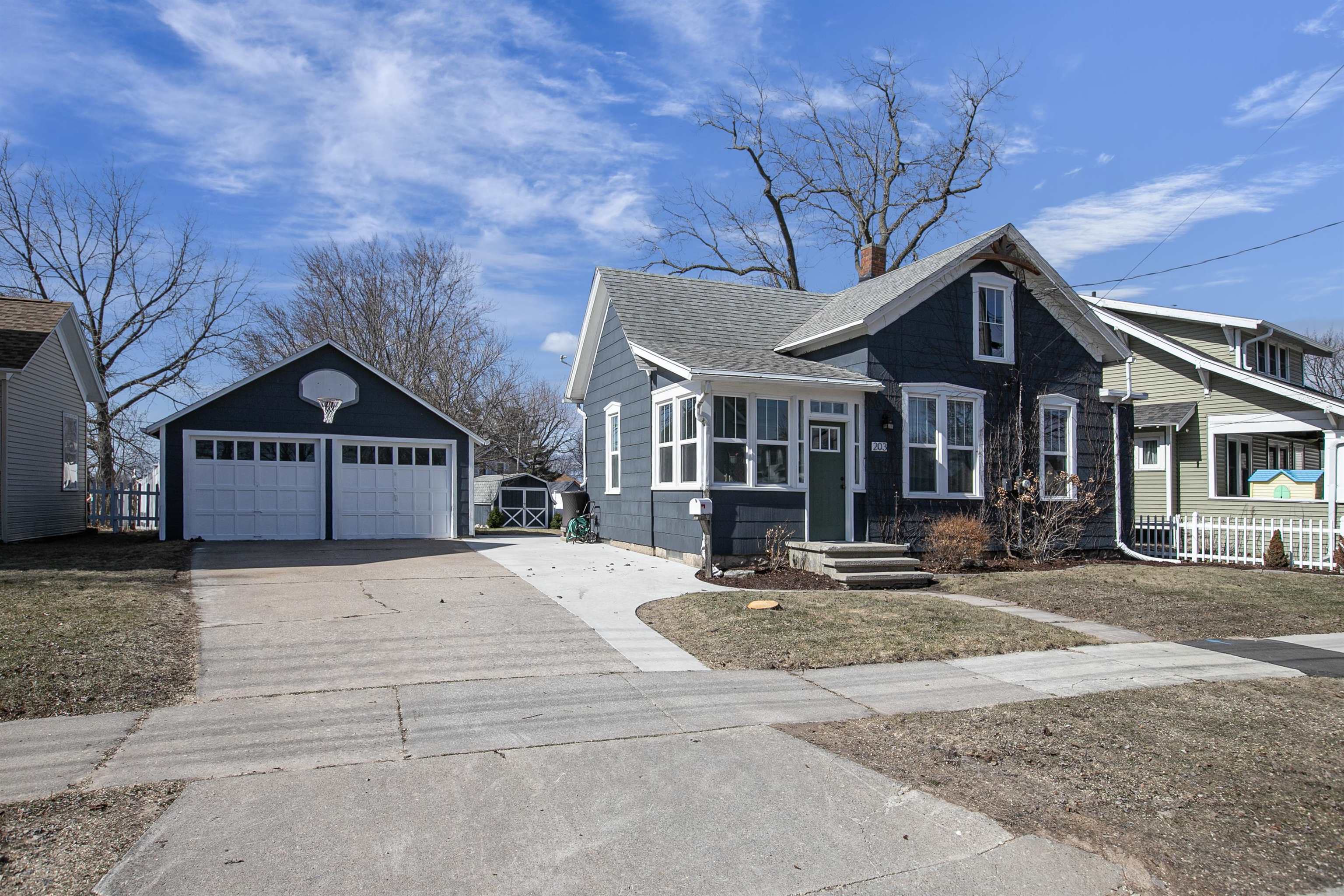 203 W Division Street  Kaukauna WI 54130-2051 photo