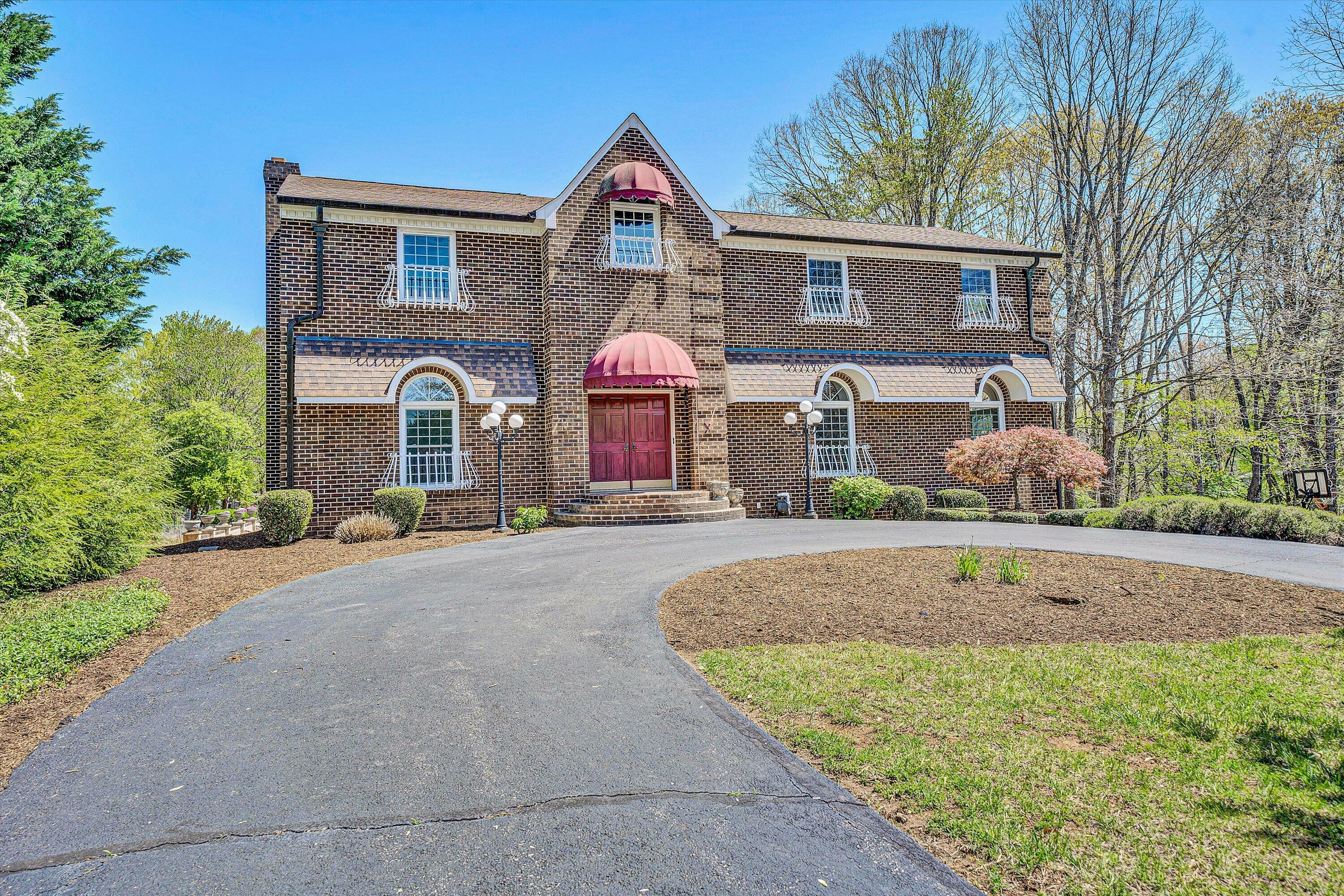 Property Photo: 1710 Dawn Ln SW VA 24018