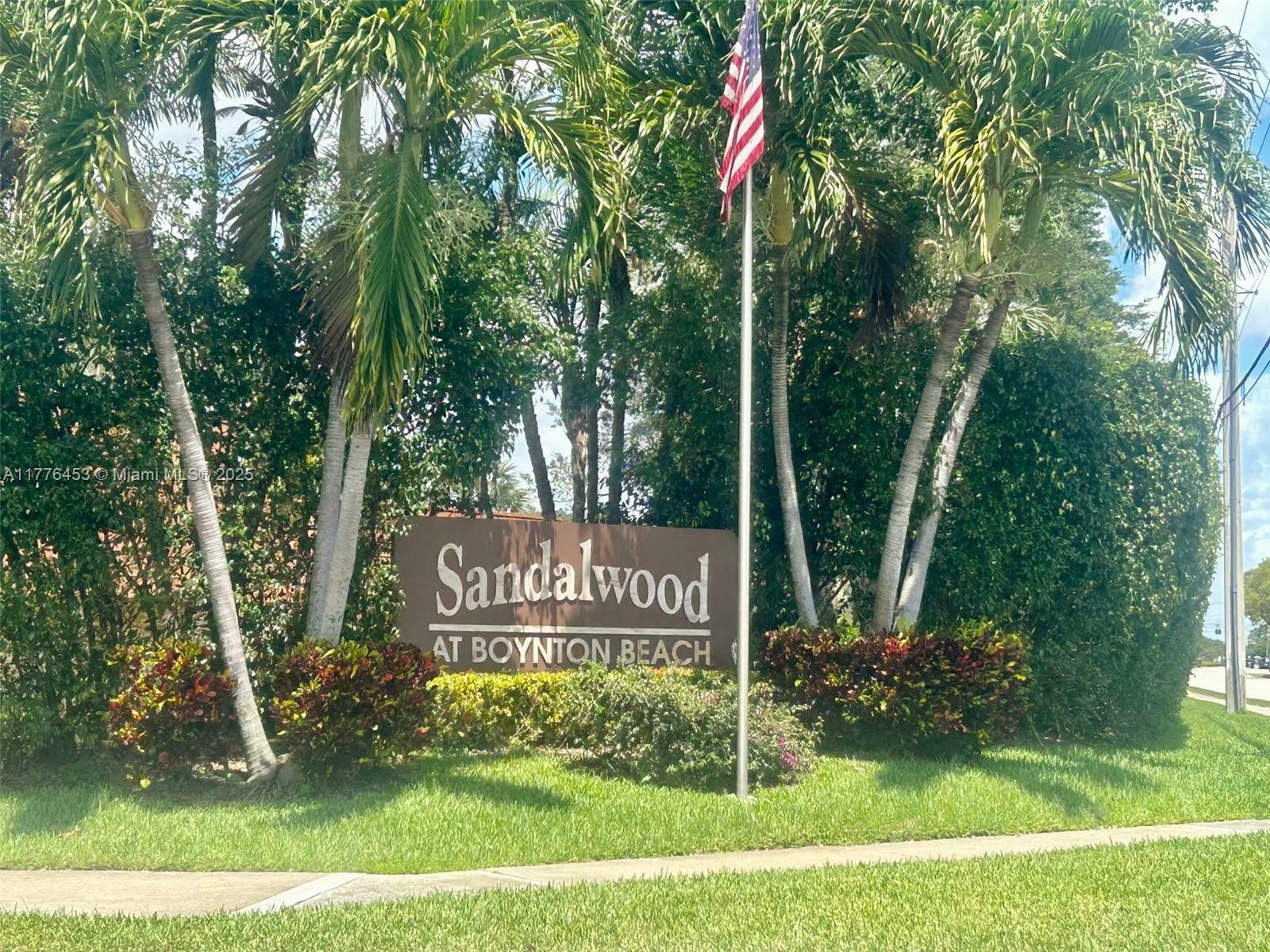 Property Photo: 409 Live Oak Ln 409 FL 33436