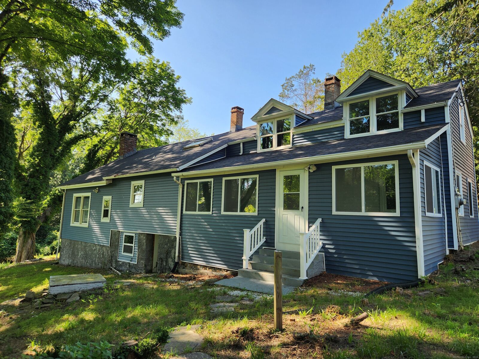 Property Photo:  2449 Huntington Turnpike  CT 06611 