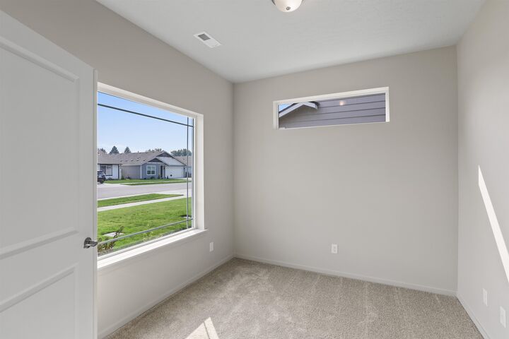 Property Photo: 505 N Arc Ct WA 99016