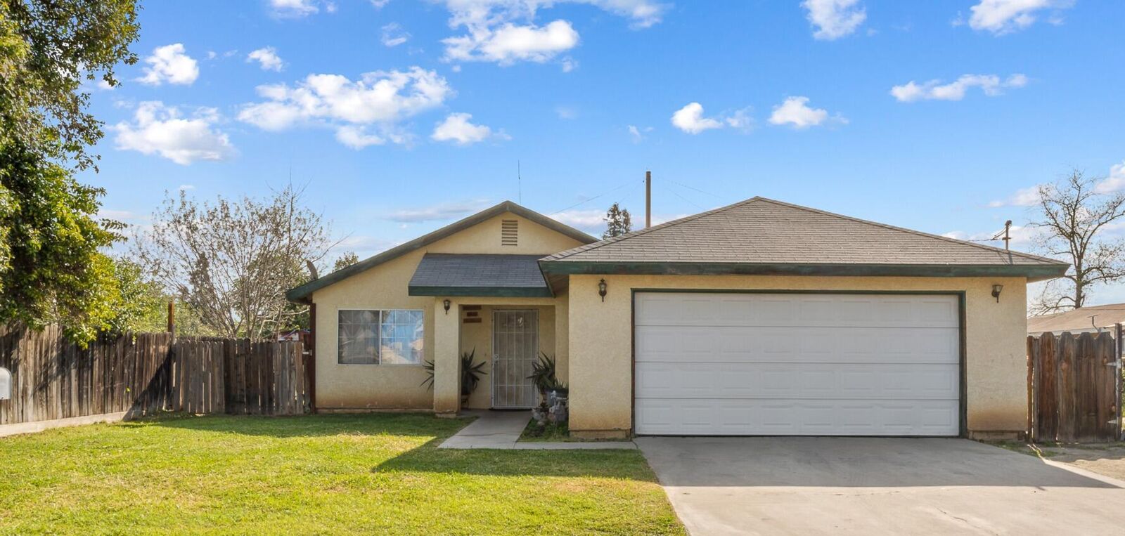 Property Photo:  288 N Dwight Avenue  CA 93223 