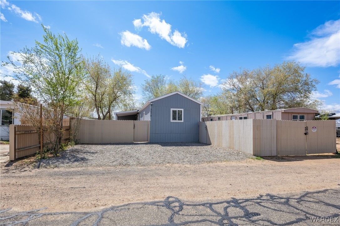 Property Photo: 3670 E Neal Avenue AZ 86409