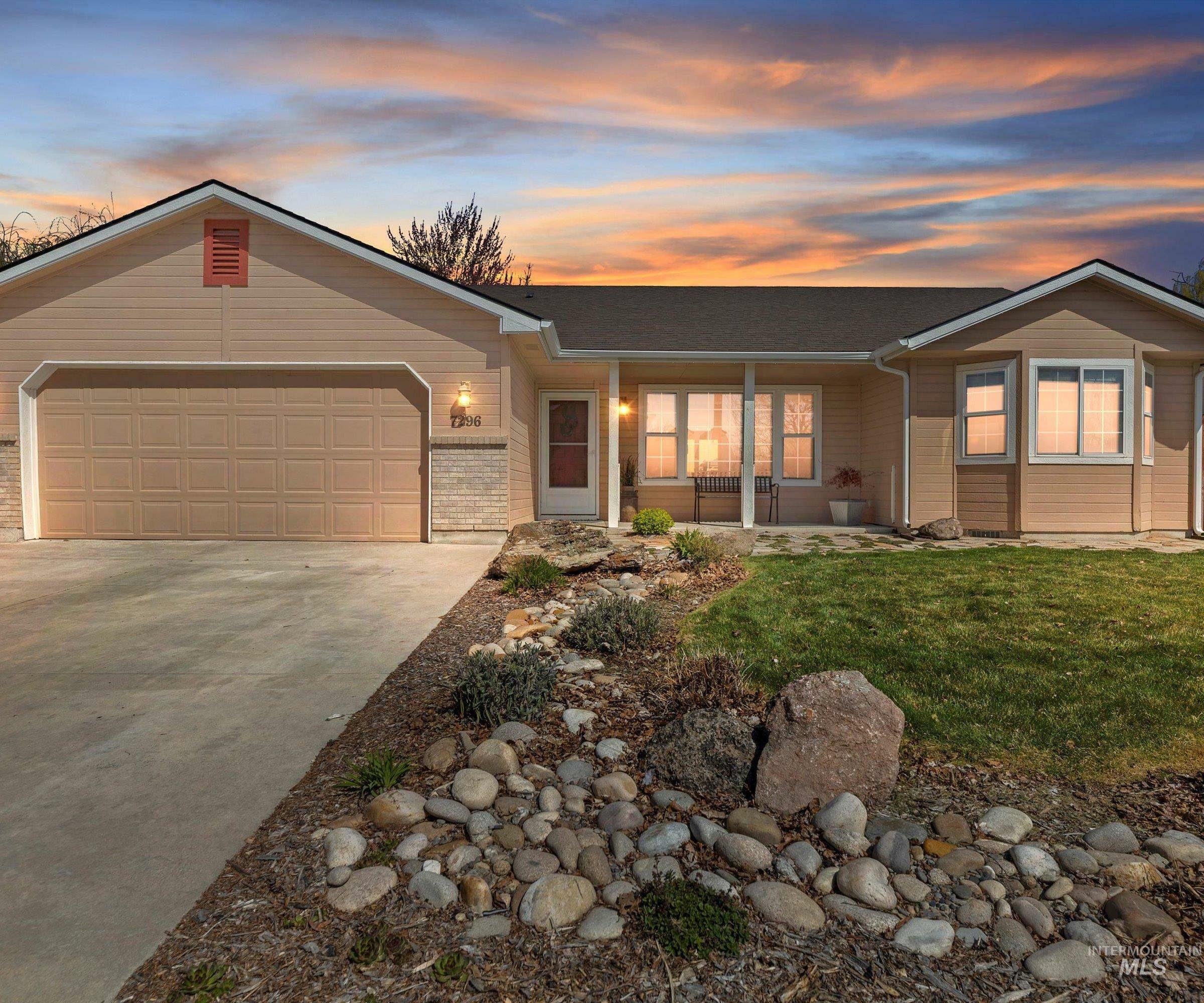 Property Photo: 7296 E Canterbury Ln ID 83687-9430