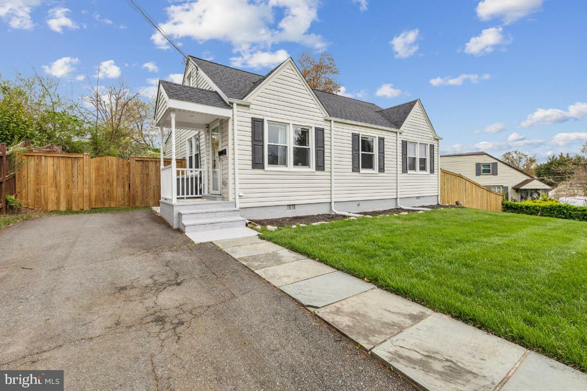 Property Photo: 3015 Greenway Boulevard VA 22042
