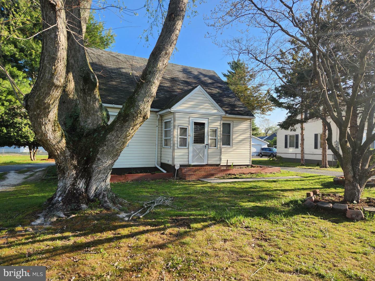 Property Photo: 505 E College Avenue MD 21804
